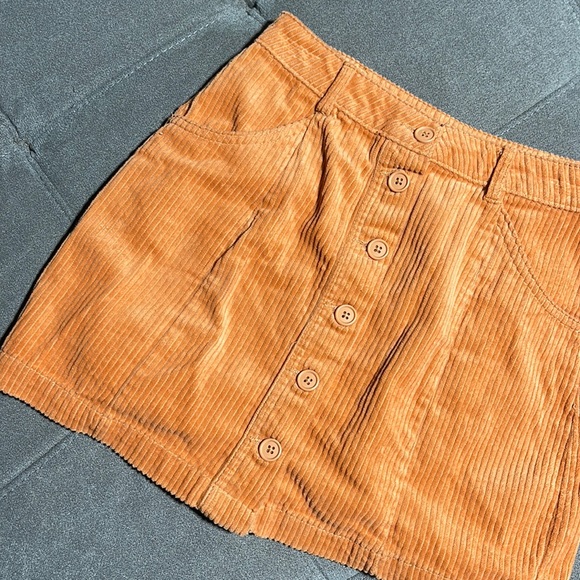 🥰🥰Forever 21 Front Buttons Corduroy Skirt🥰🥰 - Picture 2 of 6